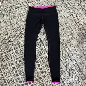 Lululemon leggings Reversible pink and Black